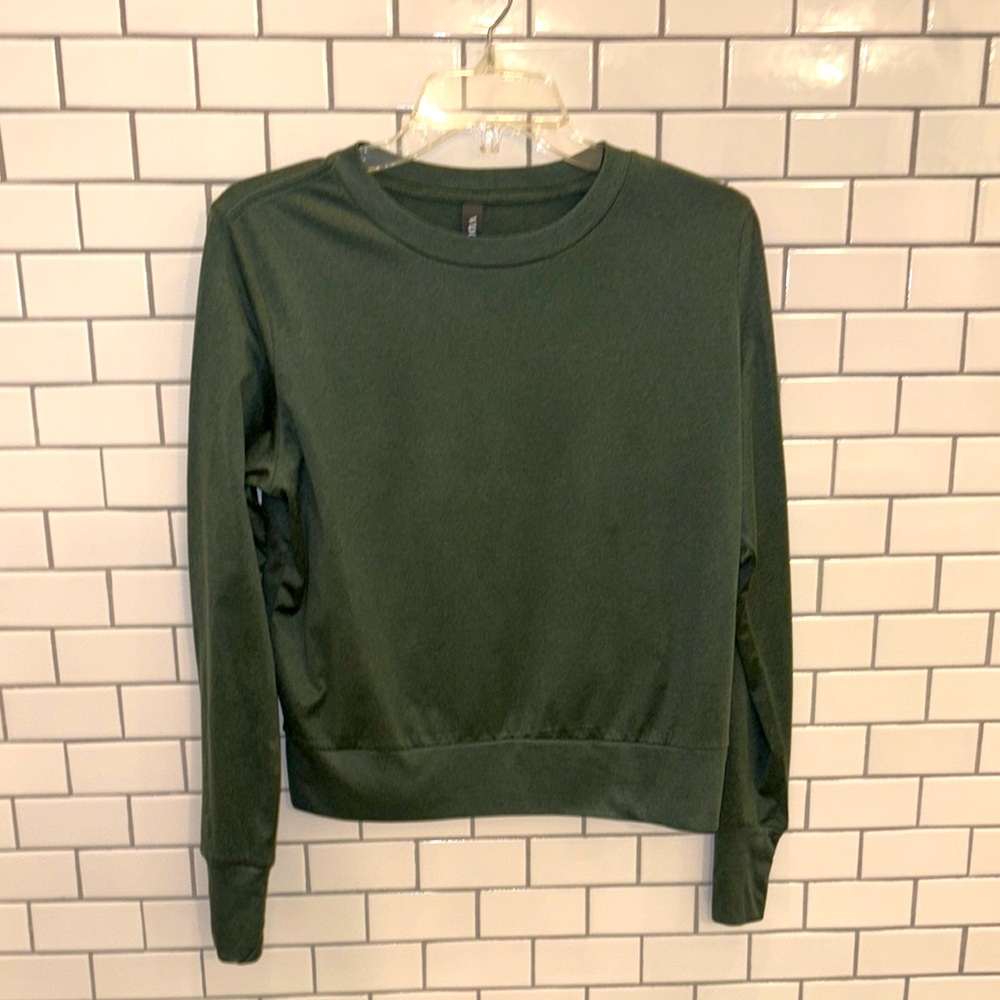 Vuori Green Long Sleeve top
